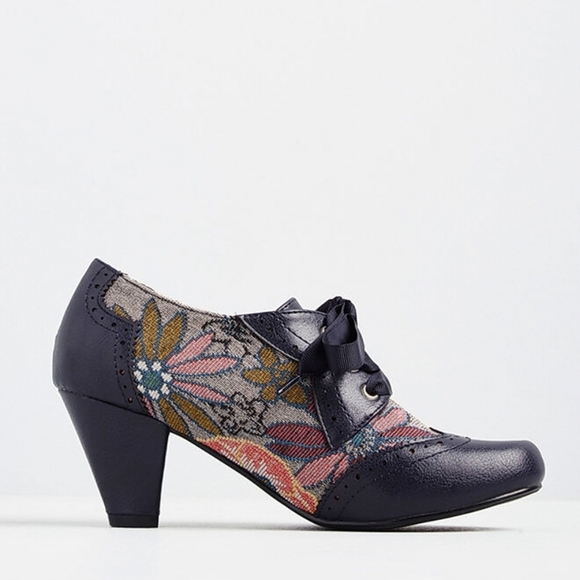 Modcloth Shoes - Modcloth Navy Floral Oxford Heels